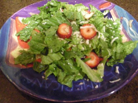 How many sugar are in romaine salad with strawberries, almonds and peas - calories, carbs, nutrition