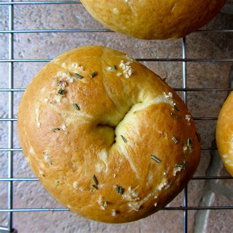 How many sugar are in rosemary olive oil bagel - calories, carbs, nutrition