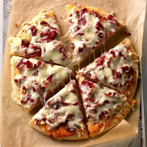 How many sugar are in rueben pizza - calories, carbs, nutrition