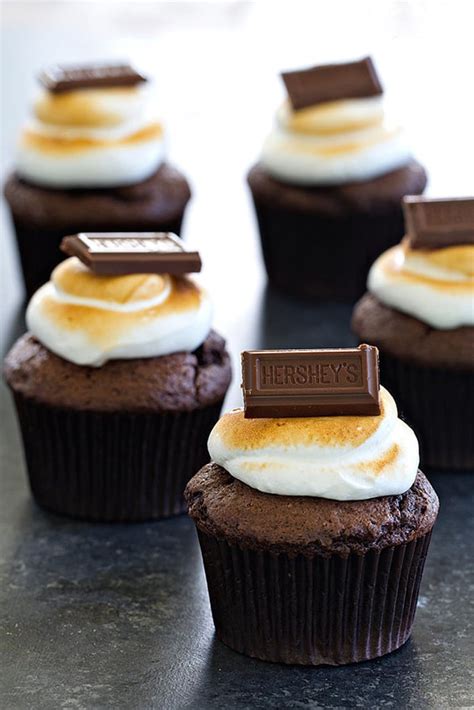 How many sugar are in s'mores cupcake - calories, carbs, nutrition