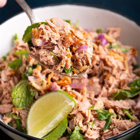 How many sugar are in salad deli tuna thai 4 oz - calories, carbs, nutrition