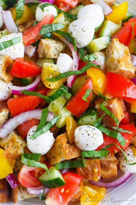 How many sugar are in salad entree arugula brie panzanella - calories, carbs, nutrition