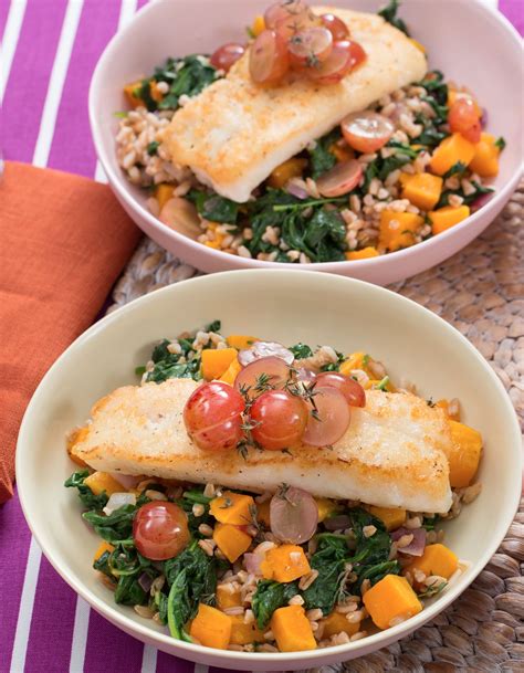 How many sugar are in salad entree cod seared farro & arugula - calories, carbs, nutrition