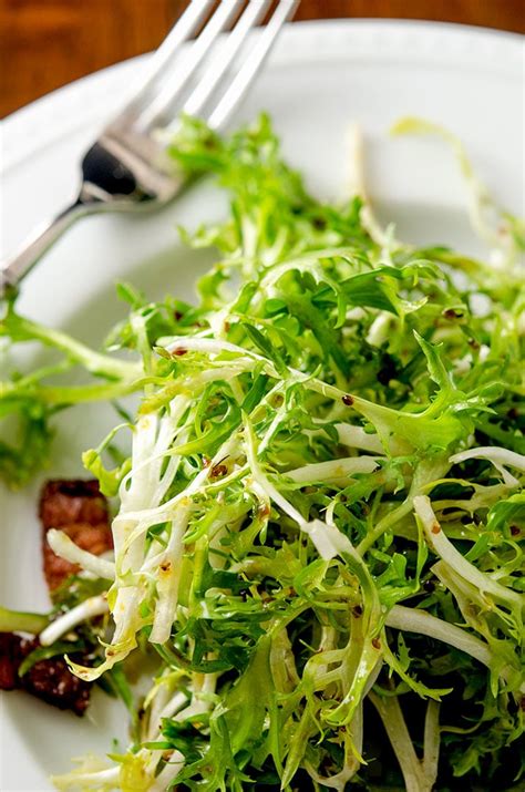 How many sugar are in salad entree frisee & mesclun avocado - calories, carbs, nutrition