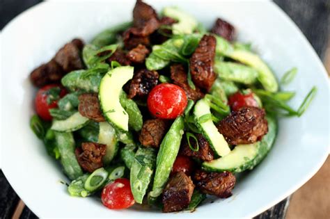 How many sugar are in salad entree steak asian - calories, carbs, nutrition