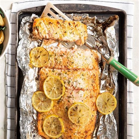 How many sugar are in salmon baked in foil - calories, carbs, nutrition