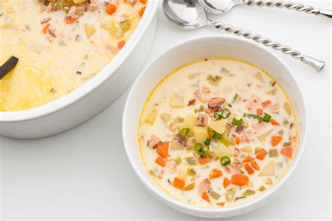 How many sugar are in salmon chowder - calories, carbs, nutrition