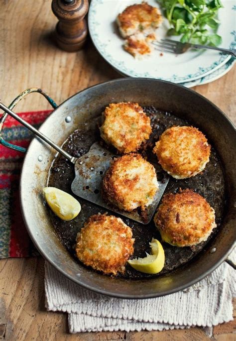 How many sugar are in salmon fishcakes - calories, carbs, nutrition