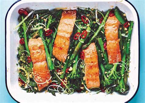 How many sugar are in salmon with greens & orange vinaigrette - calories, carbs, nutrition