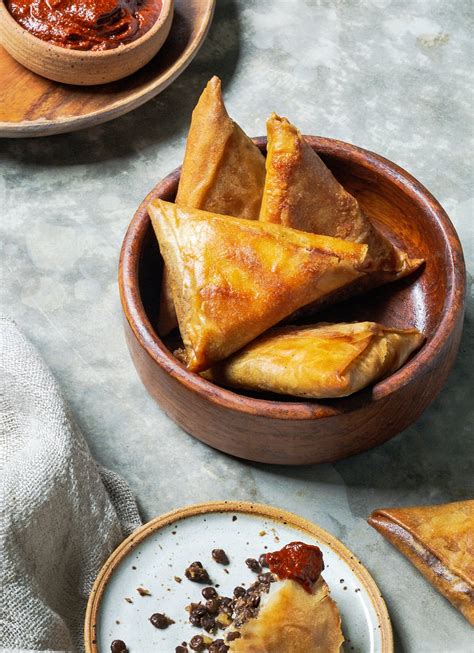 How many sugar are in samosas lentil 1 ea - calories, carbs, nutrition