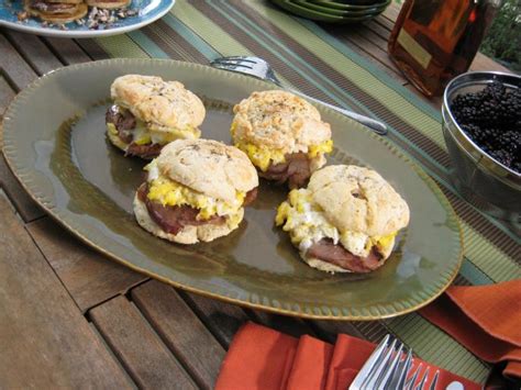 How many sugar are in sand brkf biscuit ham fried egg & cheese - calories, carbs, nutrition