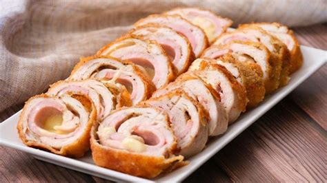 How many sugar are in sand chicken cordon bleu kaiser roll - calories, carbs, nutrition