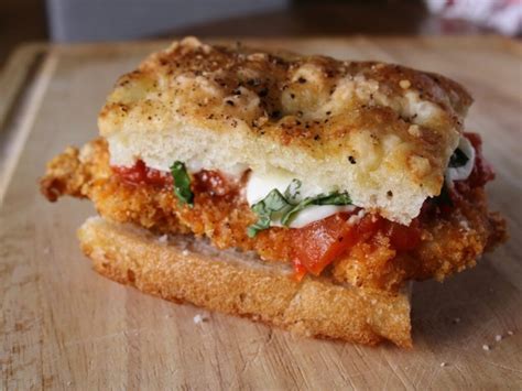 How many sugar are in sand chicken parmesan focaccia - calories, carbs, nutrition