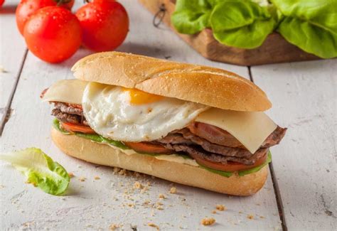 How many sugar are in sand chivito al pan bacon ham roast beef egg - calories, carbs, nutrition