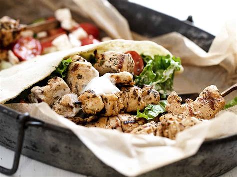 How many sugar are in sand flatbread chicken souvlaki - calories, carbs, nutrition