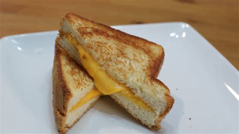 How many sugar are in sand grilled cheese on white - calories, carbs, nutrition