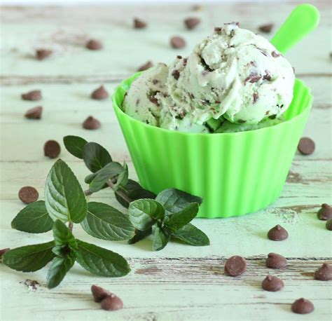 How many sugar are in sand ice cream mint chocolate chip - calories, carbs, nutrition