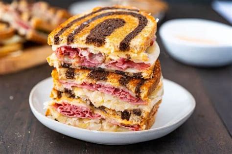 How many sugar are in sand reuben smoked tomato plt - calories, carbs, nutrition