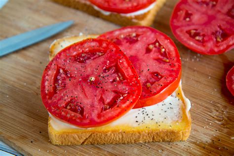 How many sugar are in sandwich bar - sliced tomato - calories, carbs, nutrition