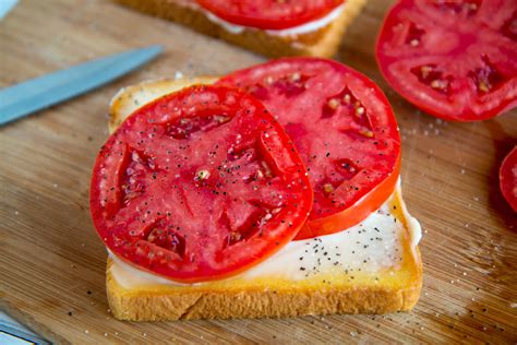 How many sugar are in sandwich bar - sliced tomato - calories, carbs, nutrition