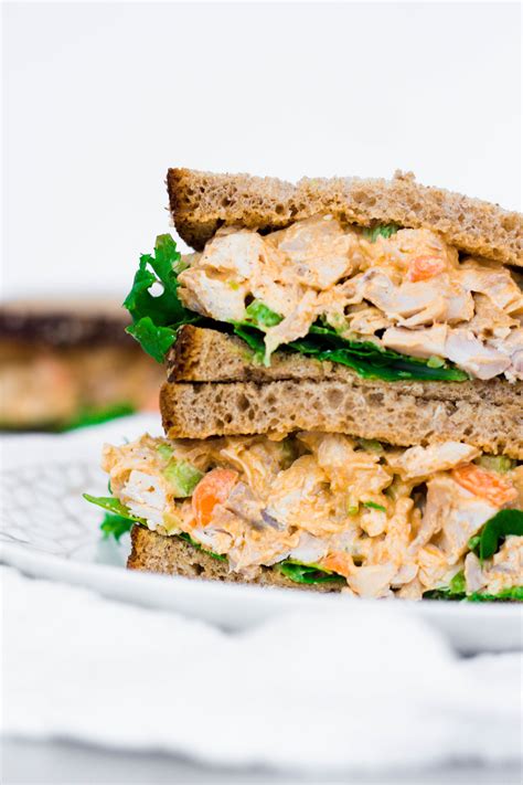 How many sugar are in sandwich chicken salad (bison) - calories, carbs, nutrition