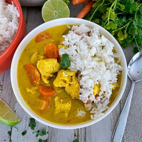 How many sugar are in sauce coconut curry yellow mild 1/2 cup - calories, carbs, nutrition