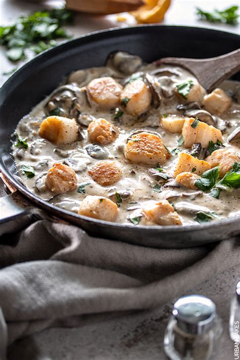 How many sugar are in saucy scallops with mushrooms - calories, carbs, nutrition