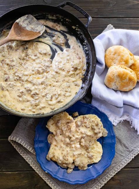 How many sugar are in sausage gravy & biscuit - calories, carbs, nutrition