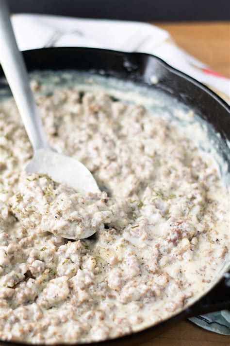 How many sugar are in sausage gravy stacker - calories, carbs, nutrition