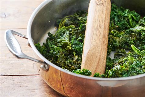 How many sugar are in sauteed kale (35015.2) - calories, carbs, nutrition