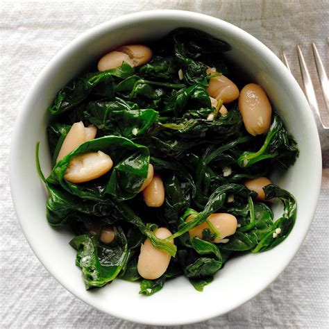 How many sugar are in sauteed spinach with beans & pasta - calories, carbs, nutrition