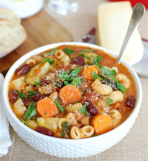 How many sugar are in savory minestrone soup - calories, carbs, nutrition