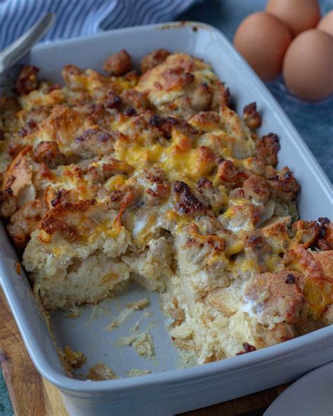 How many sugar are in savory sausage bread pudding - calories, carbs, nutrition