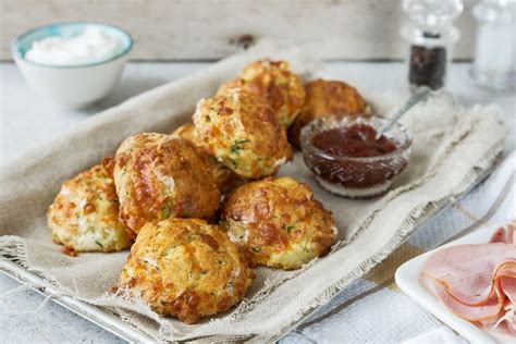 How many sugar are in savory scones (83677.0) - calories, carbs, nutrition