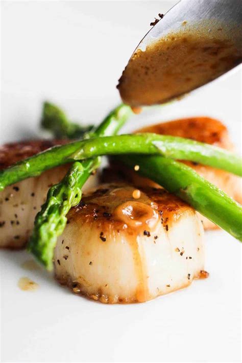 How many sugar are in scallops and asparagus in wine sauce - calories, carbs, nutrition