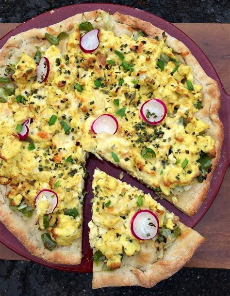 How many sugar are in scrambled egg and cheddar pizza - calories, carbs, nutrition