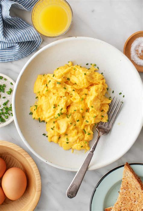 How many sugar are in scrambled egg with flaked mackerel on white toast - calories, carbs, nutrition