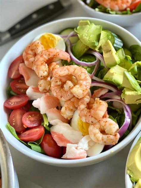 How many sugar are in seafood louis salad plate - calories, carbs, nutrition