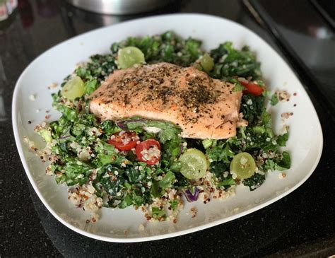 How many sugar are in seared salmon with kale and quinoa salad - calories, carbs, nutrition