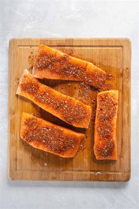 How many sugar are in seasoned salmon - calories, carbs, nutrition