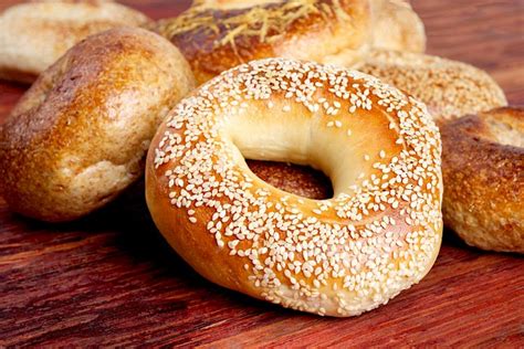 How many sugar are in sesame bagels - calories, carbs, nutrition