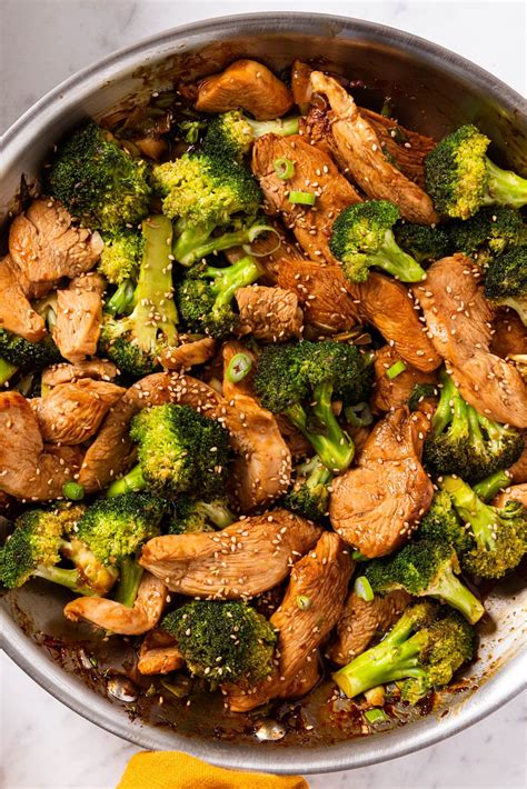 How many sugar are in sesame pork with broccoli (12405.0) - calories, carbs, nutrition