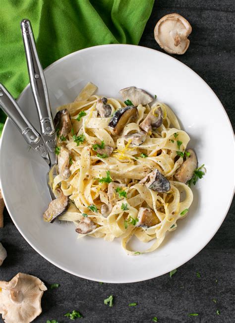 How many sugar are in shiitake mushroom pasta - calories, carbs, nutrition