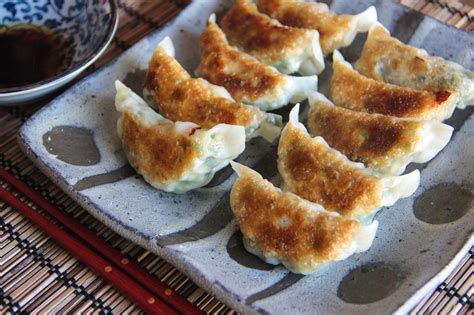 How many sugar are in shrimp gyoza - calories, carbs, nutrition