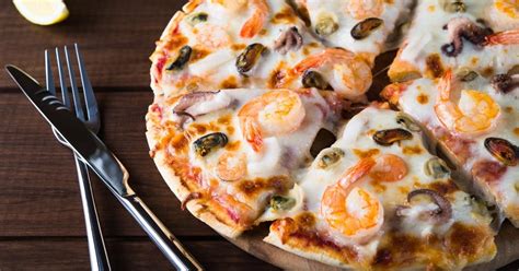 How many sugar are in shrimp pizza - calories, carbs, nutrition