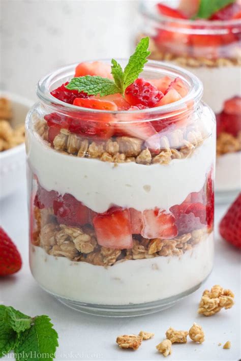 How many sugar are in simply fresh small strawberries and cream parfait - calories, carbs, nutrition