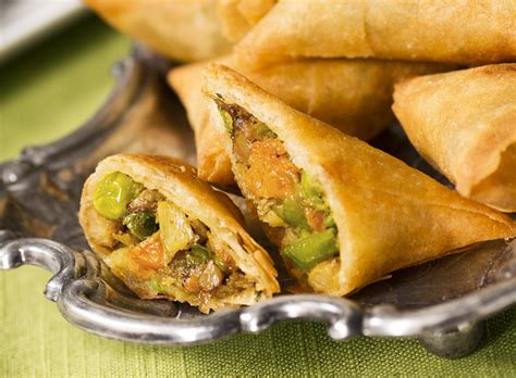 How many sugar are in sitar vegetable samosa - calories, carbs, nutrition