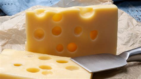 How many sugar are in sliced emmental cheese - calories, carbs, nutrition