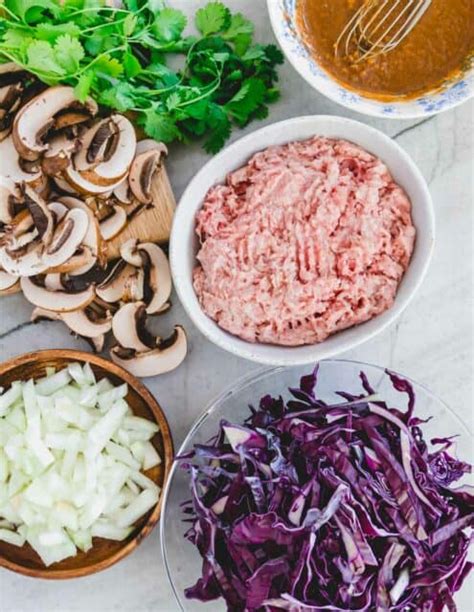 How many sugar are in sliced pork, red cabbage & apple sauce panini - calories, carbs, nutrition
