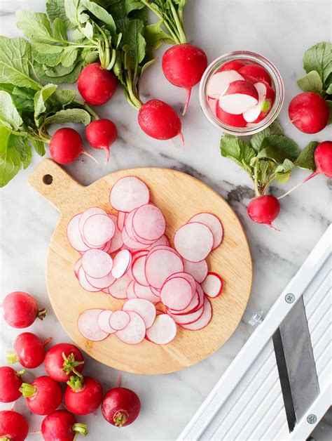 How many sugar are in sliced radishes - calories, carbs, nutrition